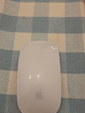 Apple  Magic Mouse 2 A1657 (Read Description)